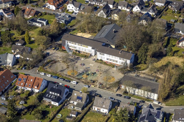 Aerial view, Grundschöttel primary school and schoolyard with pupils, Oberwengern, Wetter, Ruhr
