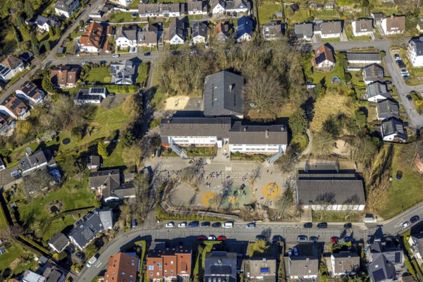 Aerial view, Grundschöttel primary school and schoolyard with pupils, Oberwengern, Wetter, Ruhr