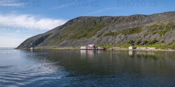 Foldalbruket kystkultursenter, museum, Norwegian house in red colours, jetty, mountainside,
