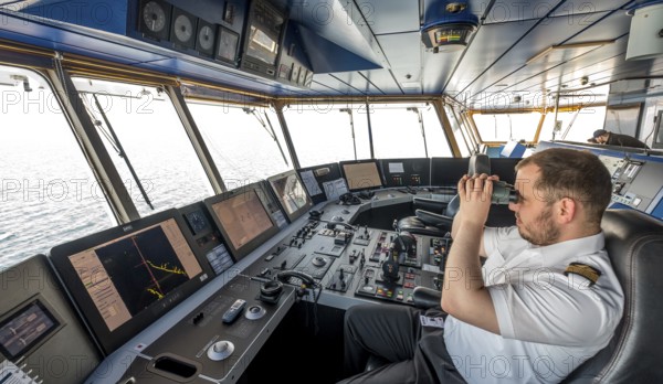 MS Polarlys, command bridge, officer on bridge, Honningsvåg, Finnmark, Norway, Scandinavia, Europe,
