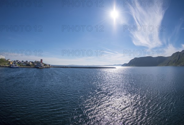 Harbour entrance and lighthouse, Honningsvåg, Finnmark, Norway, Scandinavia, Europe, adventure