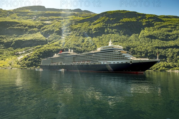 Ship RMS Queen Elizabeth, Geiranger, Møre og Romsdal, Norway, Scandinavia, Europe, adventure