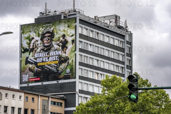 Large-format advertising poster of the German Armed Forces, for recruitment, on a residential