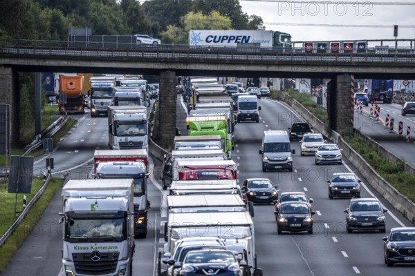 Traffic jam on the A1 motorway, between the Dortmund-Unna junction, A1 A44, and the Kamener Kreuz