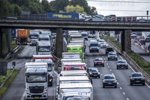 Traffic jam on the A1 motorway, between the Dortmund-Unna junction, A1 A44, and the Kamener Kreuz