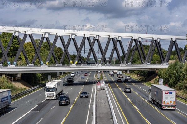 The new railway bridge over the A1 motorway at the Dortmund-Unna motorway junction, steel truss