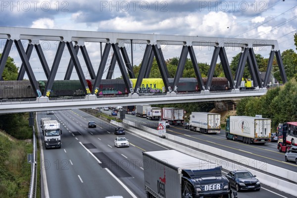 The new railway bridge over the A1 motorway at the Dortmund-Unna motorway junction, steel truss