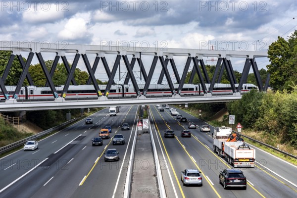 The new railway bridge over the A1 motorway at the Dortmund-Unna motorway junction, steel truss