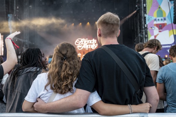 Two festival-goers hugging Shawn Mendes at the Superbloom Festival, Day 2 at the Olympiapark,