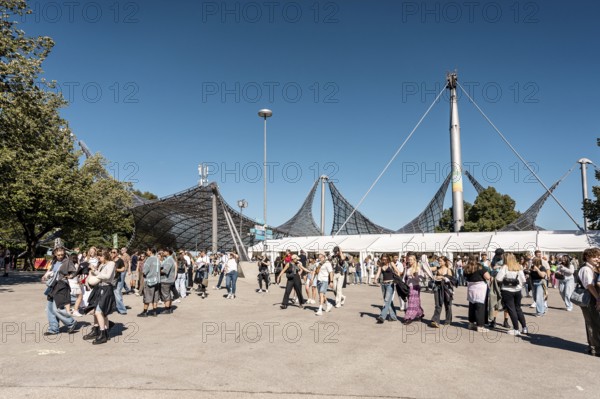Festival visitors at the entrance to the Superbloom Festival, day 2 in the Olympiapark, Munich,