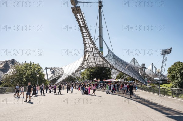 Festival visitors waiting for admission to the Superbloom Festival, day 2 at the Olympiapark,