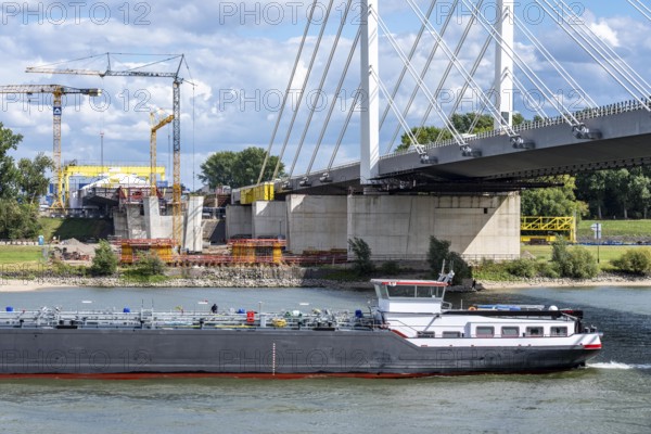 New construction of the second motorway bridge Neuenkamp of the A40, over the Rhine near Duisburg,