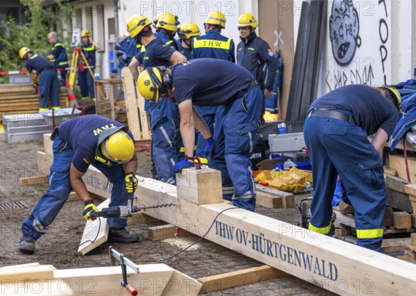 Preparation work for the construction of a facade support, a building in danger of collapsing, with