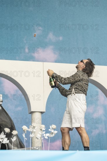 Ralph Stachulla (Keyboarder) of Roy Bianco & Die Abbrunzati Boys with champagne bottle at the