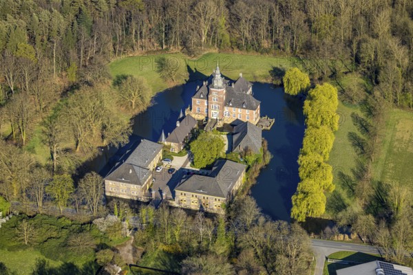 Aerial view, Schloss Sandfort, also Haus Sandfort, moated castle and moat, Olfen-Kirchspiel, Olfen,