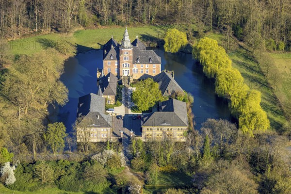 Aerial view, Schloss Sandfort, also Haus Sandfort, moated castle and moat, Olfen-Kirchspiel, Olfen,