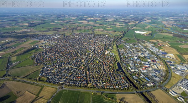Aerial view, overview residential area Olfen, surrounded by meadows and fields, on the right Alte