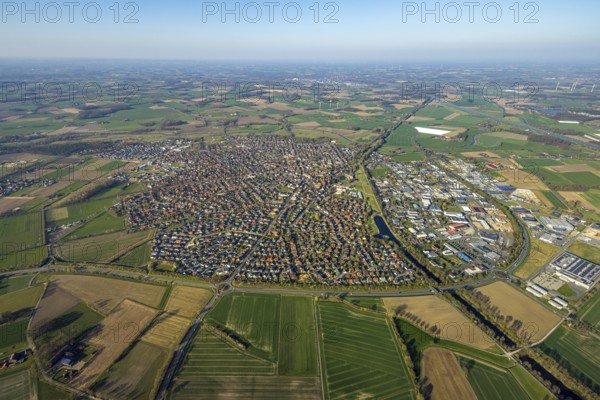 Aerial view, overview residential area Olfen, surrounded by meadows and fields, on the right Alte