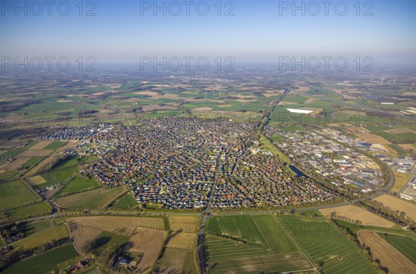 Aerial view, overview residential area Olfen, surrounded by meadows and fields, on the right Alte