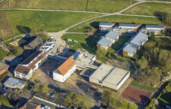Aerial photo, Wieschhofschule Olfen with construction site, moated castle retirement home, Olfen