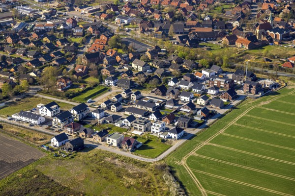 Aerial view, single-family houses, construction site, new building, residential area Capeller