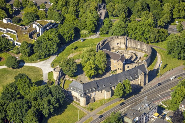 Aerial view, Broich Castle, historical sight, Broich - East, Mülheim an der Ruhr, Ruhr area, North