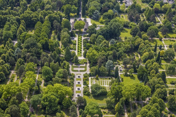 Aerial view, South cemetery with chapel and green area cemetery, Sodingen, Herne, Ruhr area, North