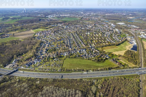 Aerial view, motorway A2 and residential area, local view Lünen-Süd, Altenderne, Lünen, Ruhr area,