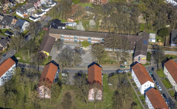 Aerial view, primary school at Heikenberg, multi-family residential buildings