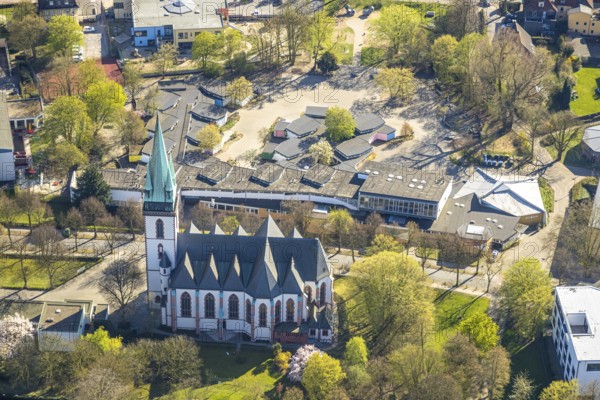 Aerial view, catholic Herz-Jesu-Kirche and Geschwister-Scholl-Gesamtschule, Lünen, Ruhr area, North
