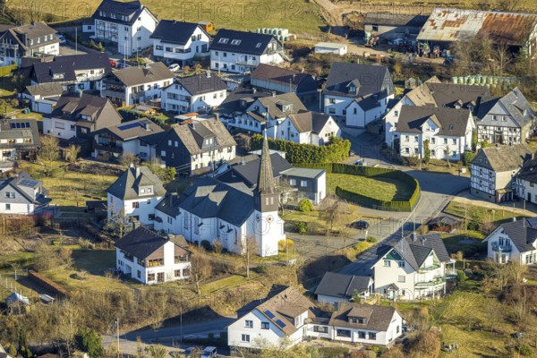 Aerial view, parish church of St. Peter and Paul, Halberbracht, Lennestadt, Sauerland, North