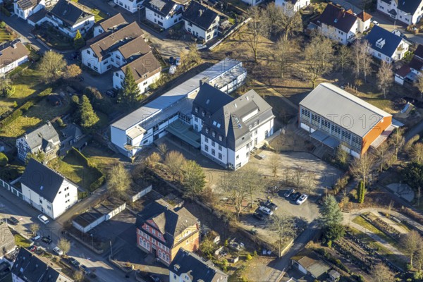 Aerial view, St.-Agatha-Schule und Turnhalle der Grundschule Altenhundem, Altenhundem, Lennestadt,