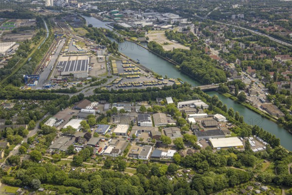 Aerial view, industrial area Resser Straße and at the western harbour, Rhine-Herne-Canal, at the