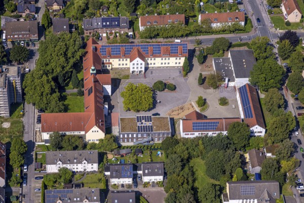 Aerial view, Südparkschule and schoolyard with tree, Brauck, Gladbeck, Ruhr area, North
