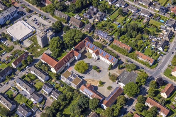Aerial view, Südparkschule and schoolyard with tree, Brauck, Gladbeck, Ruhr area, North