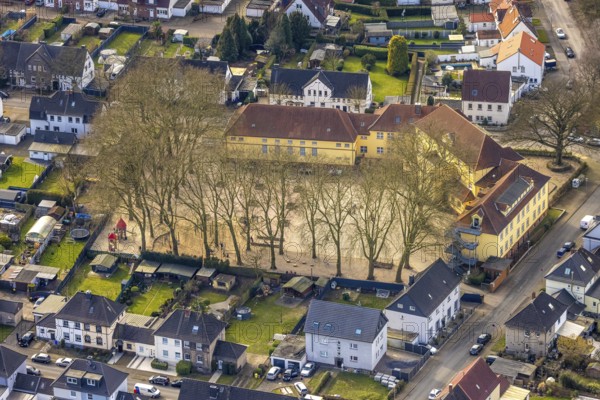 Aerial view, Pestalozzischule GGS Gladbeck and schoolyard surrounded by trees, Zweckel, Gladbeck,