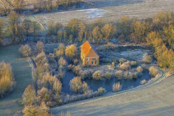 Aerial view, Haus Hohenover, historical landmark with plant growth on the house wall and red roof