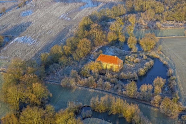 Aerial view, Haus Hohenover, historical landmark with plant growth on the house wall and red roof