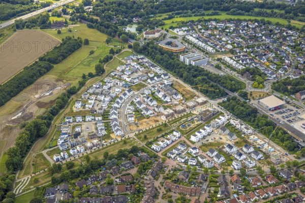 Aerial view, Duisburg-Süd, residential area Angerbogen, Am Alten Angerbach, semi-circular new