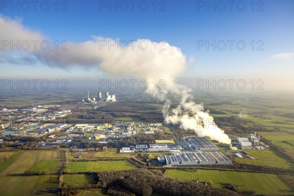 Aerial view, Trianel Gaskraftwerk Hamm GmbH with smoke clouds, behind the RWE power plant