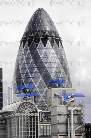 The Gherkin or Swiss-Re-Tower, in front of a historic building, London, England, Great Britain,
