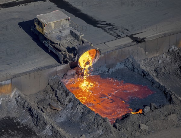 Aerial view, ArcelorMittal Hochfeld GmbH steel wire plant, dumping of red-hot material, Laar,