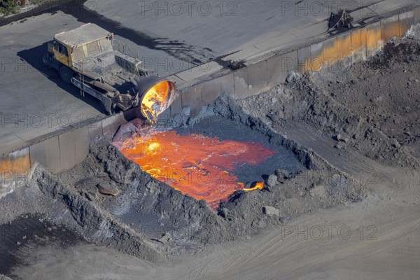 Aerial view, ArcelorMittal Hochfeld GmbH steel wire plant, dumping of red-hot material, Laar,