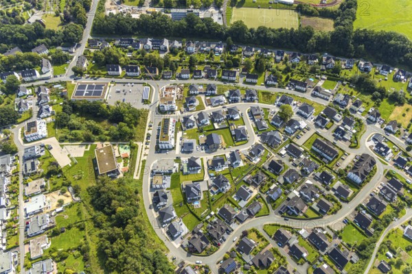 Aerial view, single-family houses residential area Ziegeleiteich, AWO Kindergarten Mobile with red