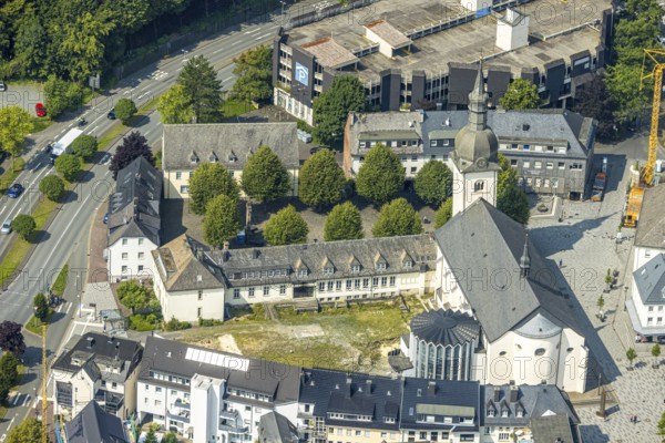 Aerial view, Stiftsplatz with St. Walburga catholic church, behind car park Stiftsplatz with