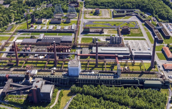 Aerial view, Zeche Zollverein, Gelsenkirchener Straße, outdoor swimming pool, Stoppenberg, Essen,