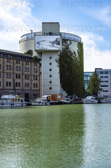 District heating storage in Münster, at the harbour, former coal bunker, 8 million litres of hot