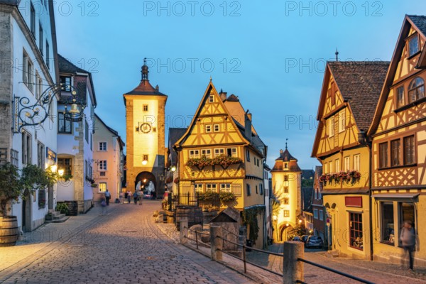 Plönlein Square with the Sieberstor and the Kobolzell Tor at dusk, Rothenburg ob der Tauber,
