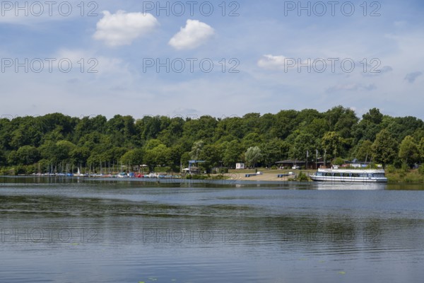 Excursion boat and boats at Heveney harbour, Oelbach, Lake Kemnader, Witten, Ruhr area, North