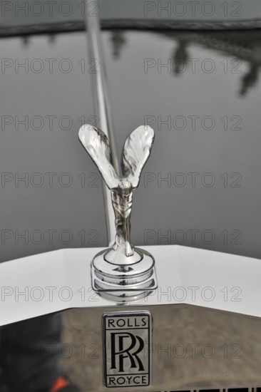 Close-up of the iconic Rolls-Royce emblem on the radiator, Retro Classics meets Baroque,